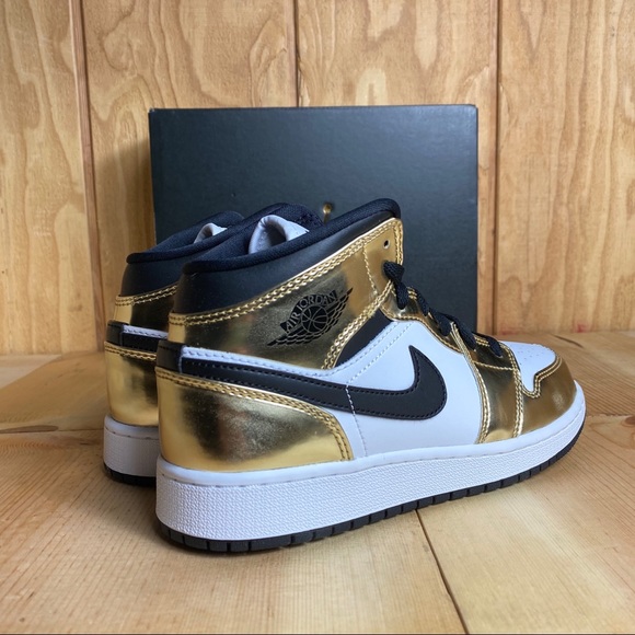 Nike Air Jordan 1 Mids Metallic Gold - Picture 2 of 9